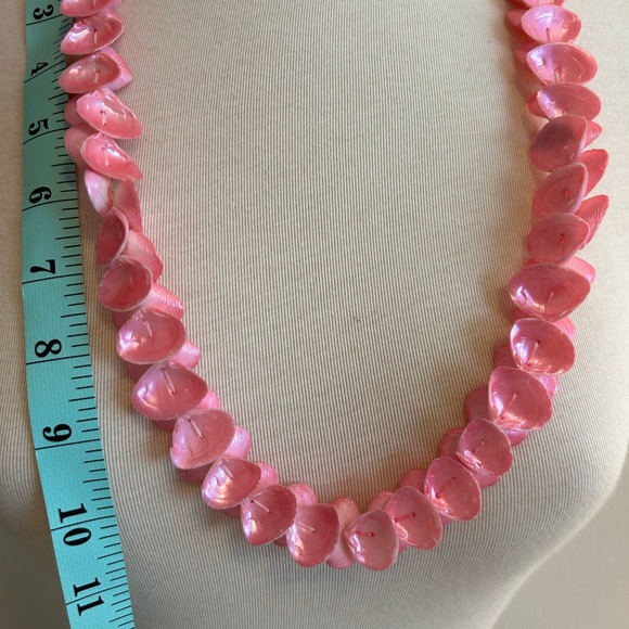 Vintage pink clam shell Necklace - Picture 3 of 3